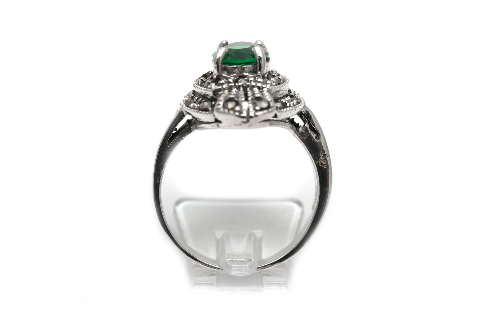 Bague contemporaine en argent 925 sertie d'un strass et de marcassites