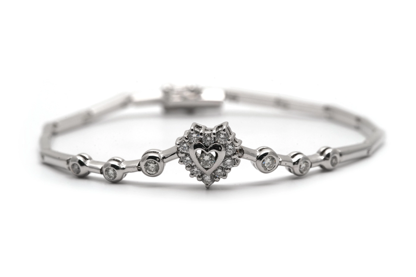 Bracelet contemporain en or blanc 18 carats serti de diamants taille "brillant" (+-0.43 ct)