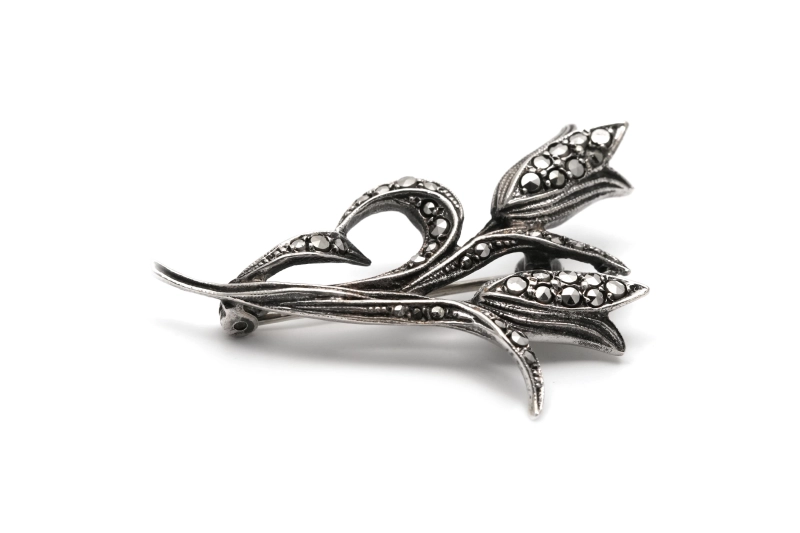 Broche Art Déco en argent 835 sertie de marcassites
