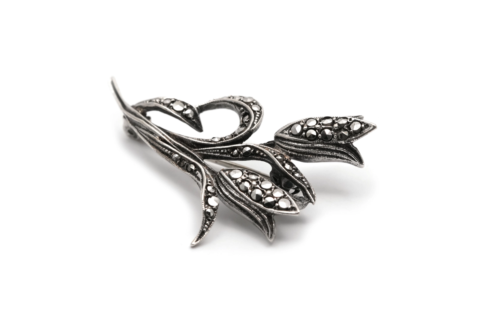 Broche Art Déco en argent 835 sertie de marcassites