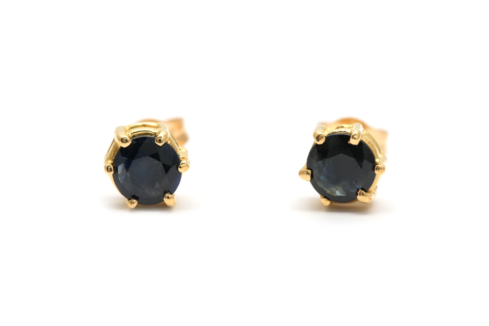 Boucles d'oreilles contemporaines en or jaune 18 carats serties de saphirs