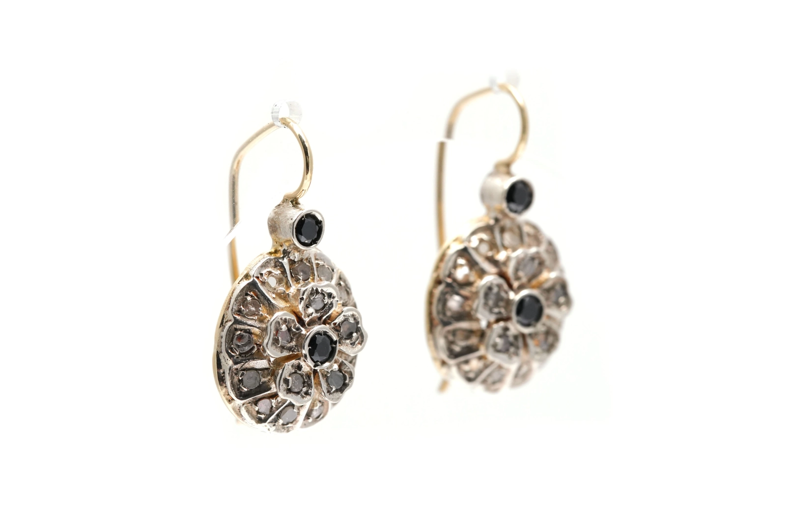 Boucles d'oreilles Art Déco en or jaune 14 carats et argent serties de diamants taille "rose" et de saphirs