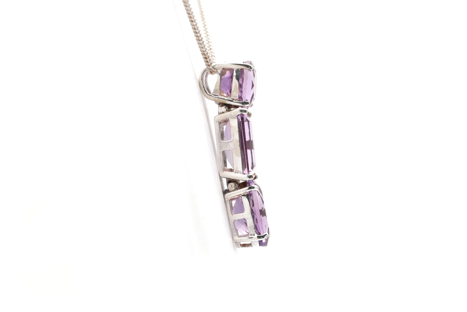 Pendentif contemporain en argent serti d'améthystes
