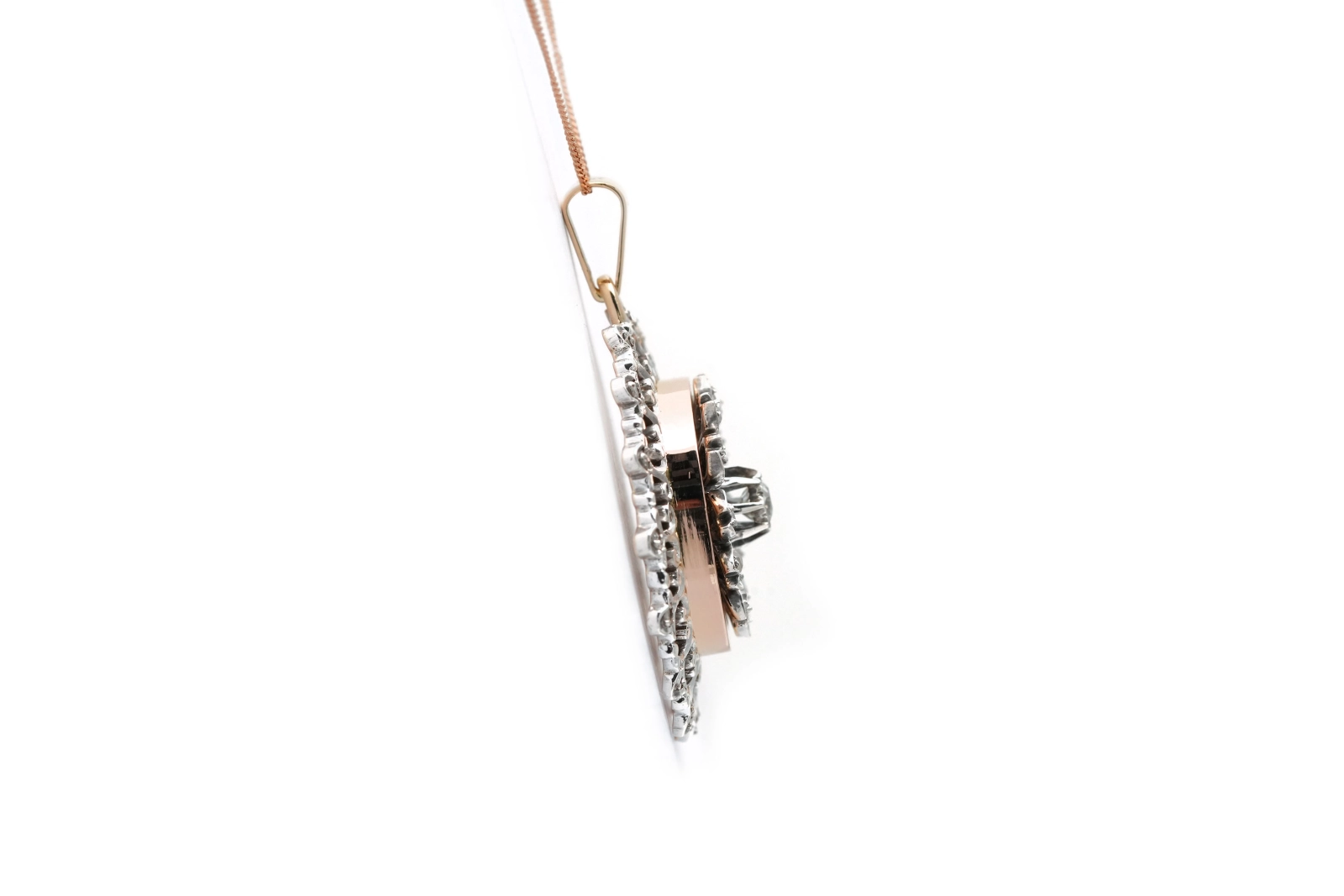 Pendentif Art Nouveau en or jaune 18 carats et argent serti de diamants taille "Old cut" et "rose"