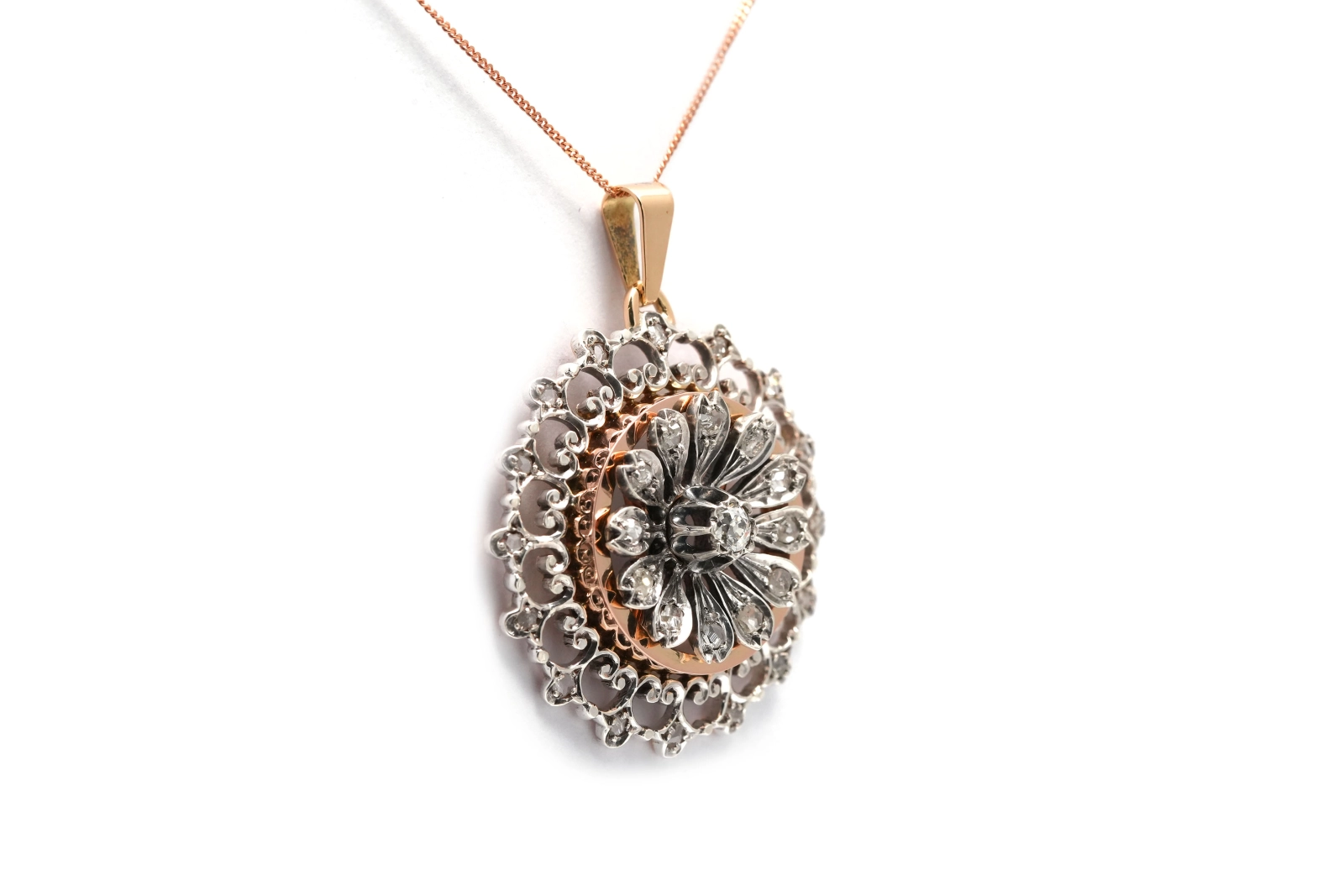 Pendentif Art Nouveau en or jaune 18 carats et argent serti de diamants taille "Old cut" et "rose"