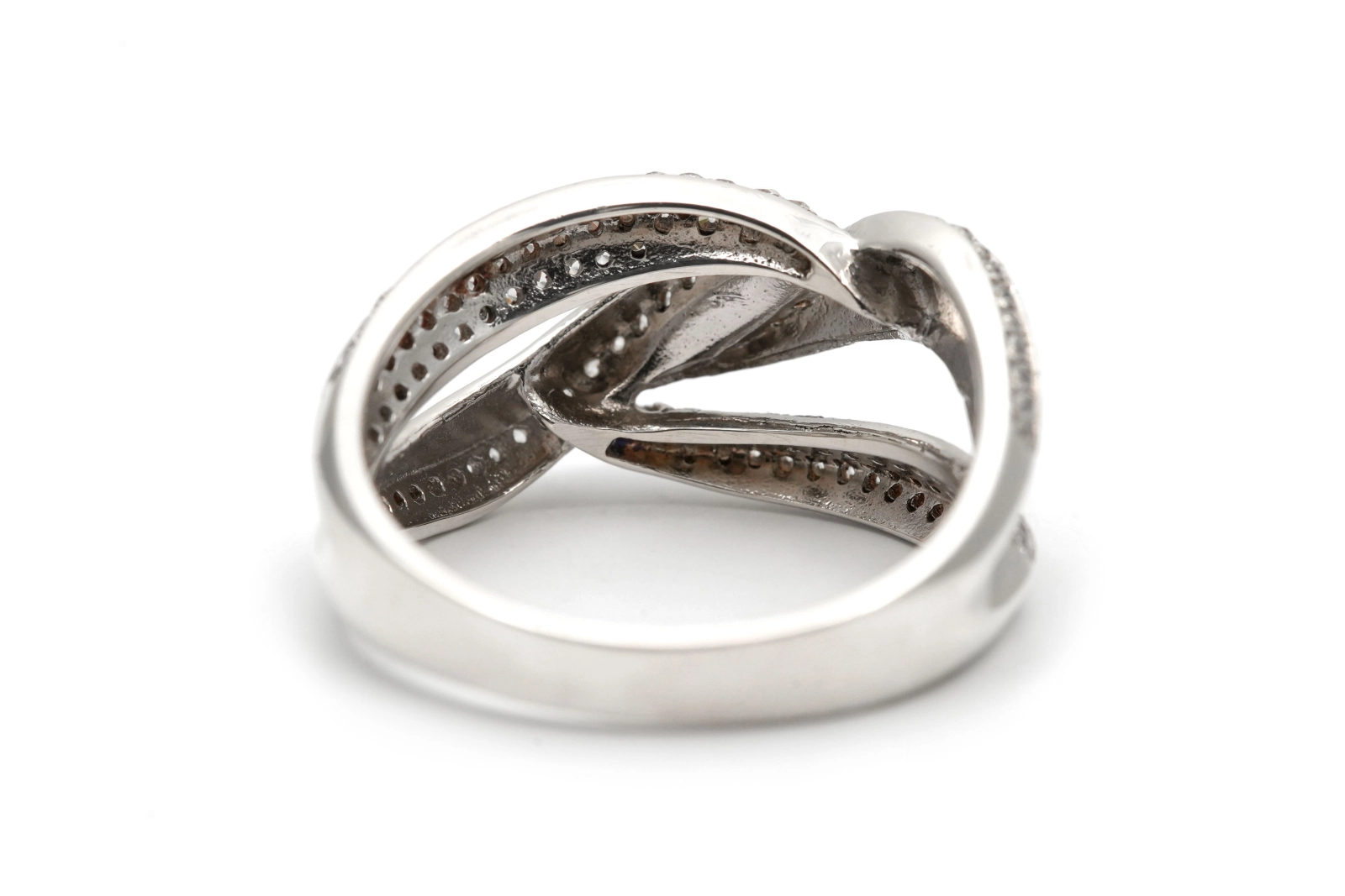 Bague contemporaine en argent 925 sertie de zirconiums