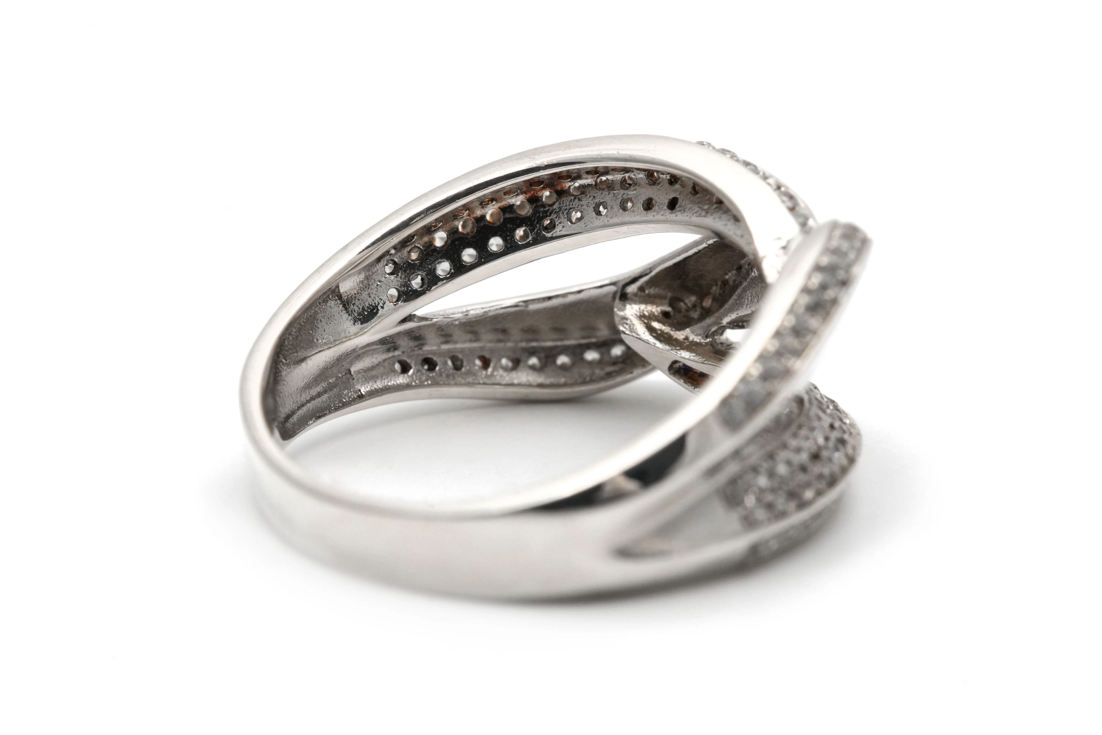 Bague contemporaine en argent 925 sertie de zirconiums
