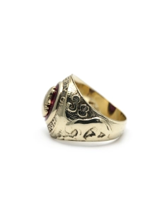 Bague "University of Pittsburg 1938" en or jaune 10 carats sertie d'un rubis de synthèse