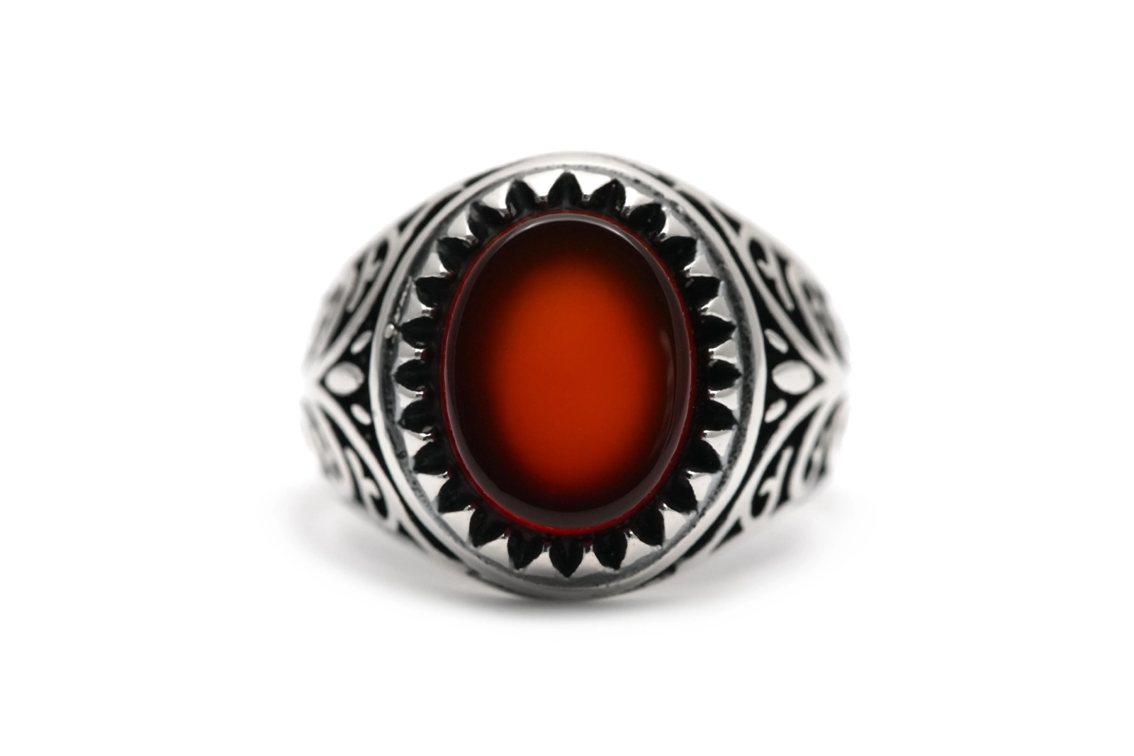 Bague contemporaine en argent 925 sertie d'une cornaline