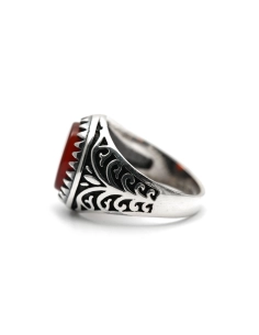 Bague contemporaine en argent 925 sertie d'une cornaline