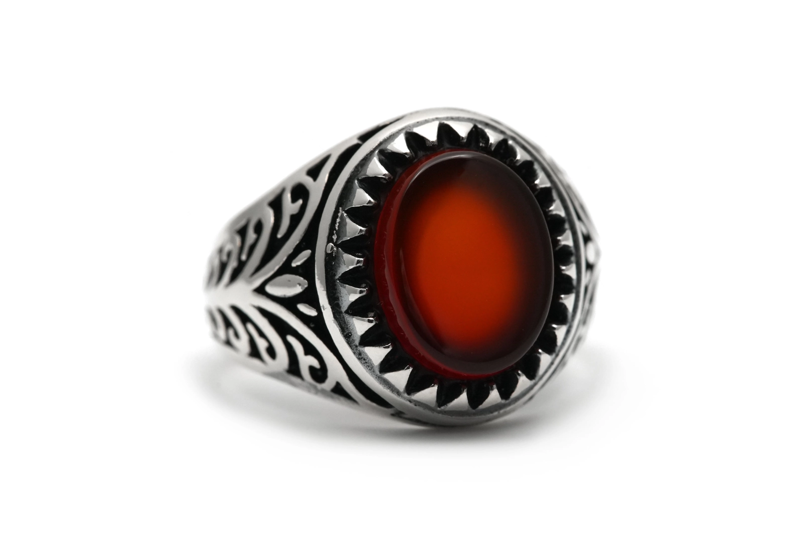 Bague contemporaine en argent 925 sertie d'une cornaline