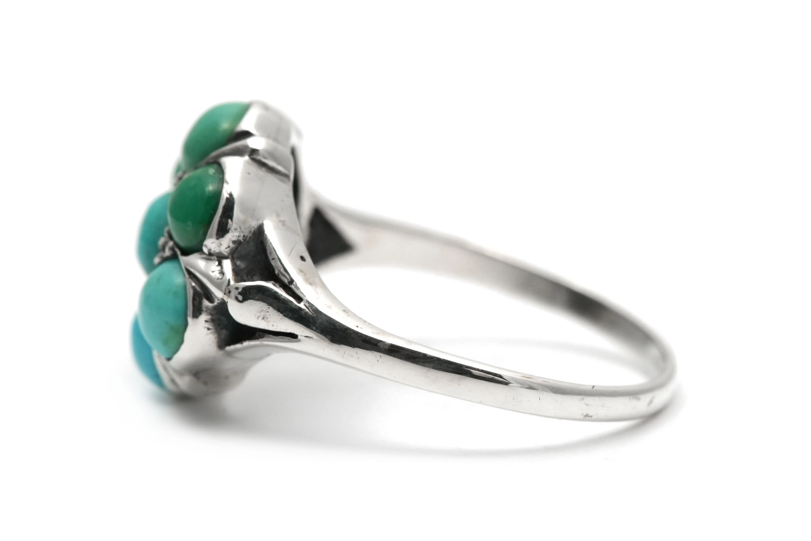 Bague contemporaine en argent sertie de turquoises