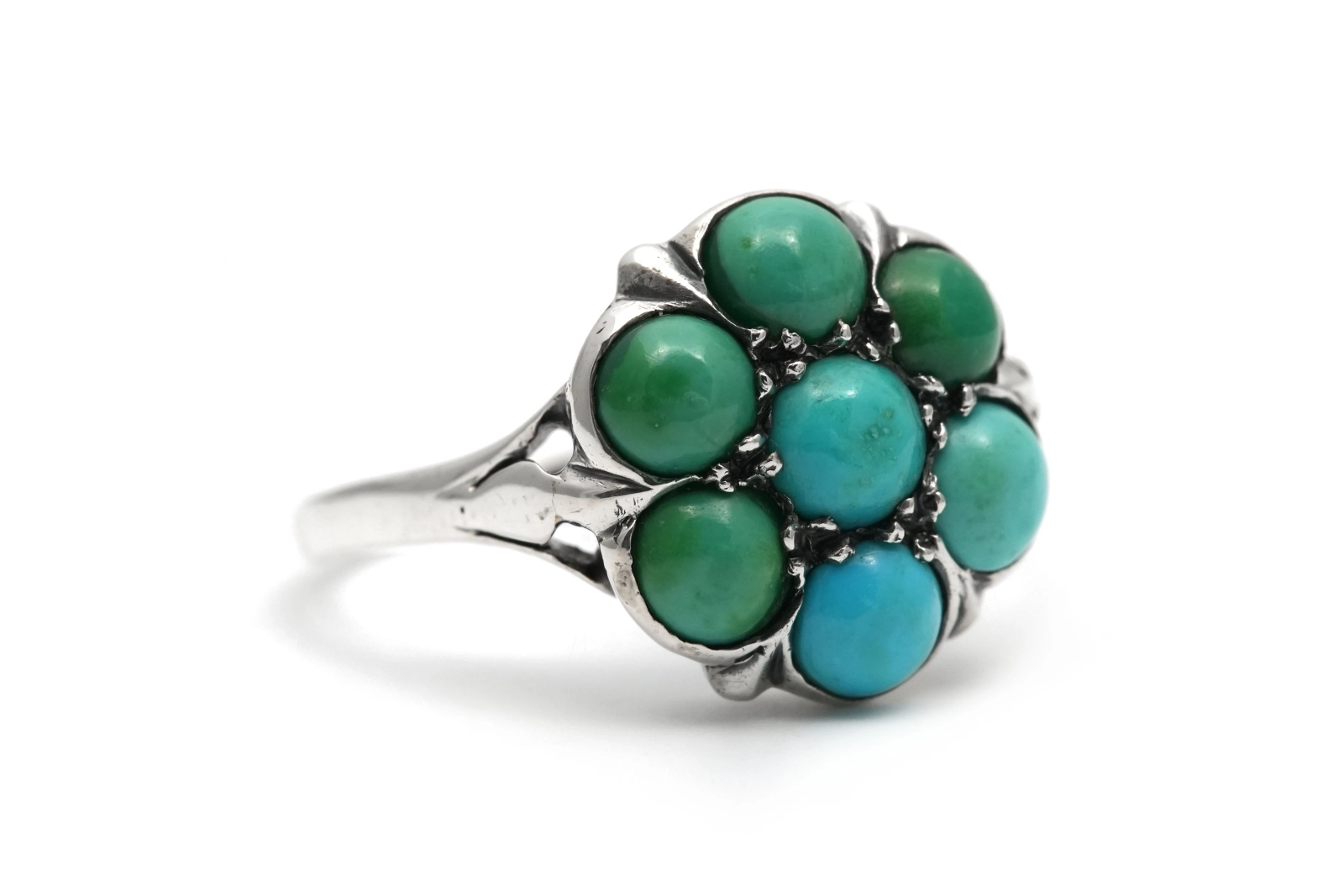 Bague contemporaine en argent sertie de turquoises