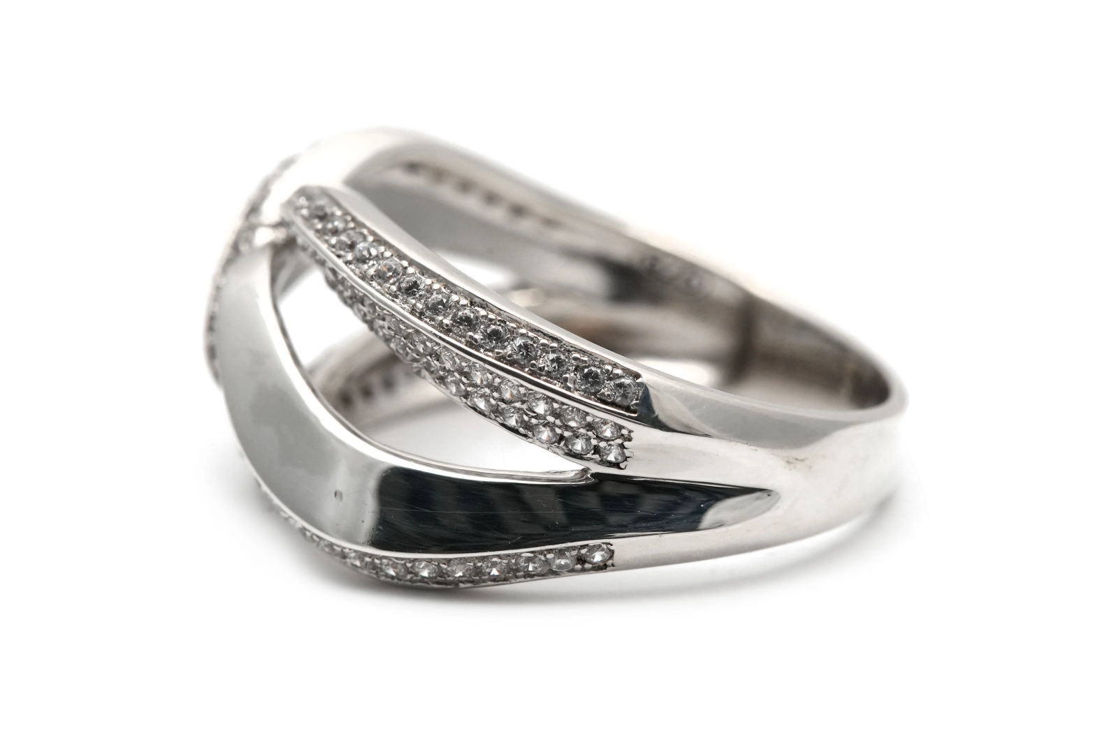 Bague contemporaine en argent 925 sertie de zirconiums