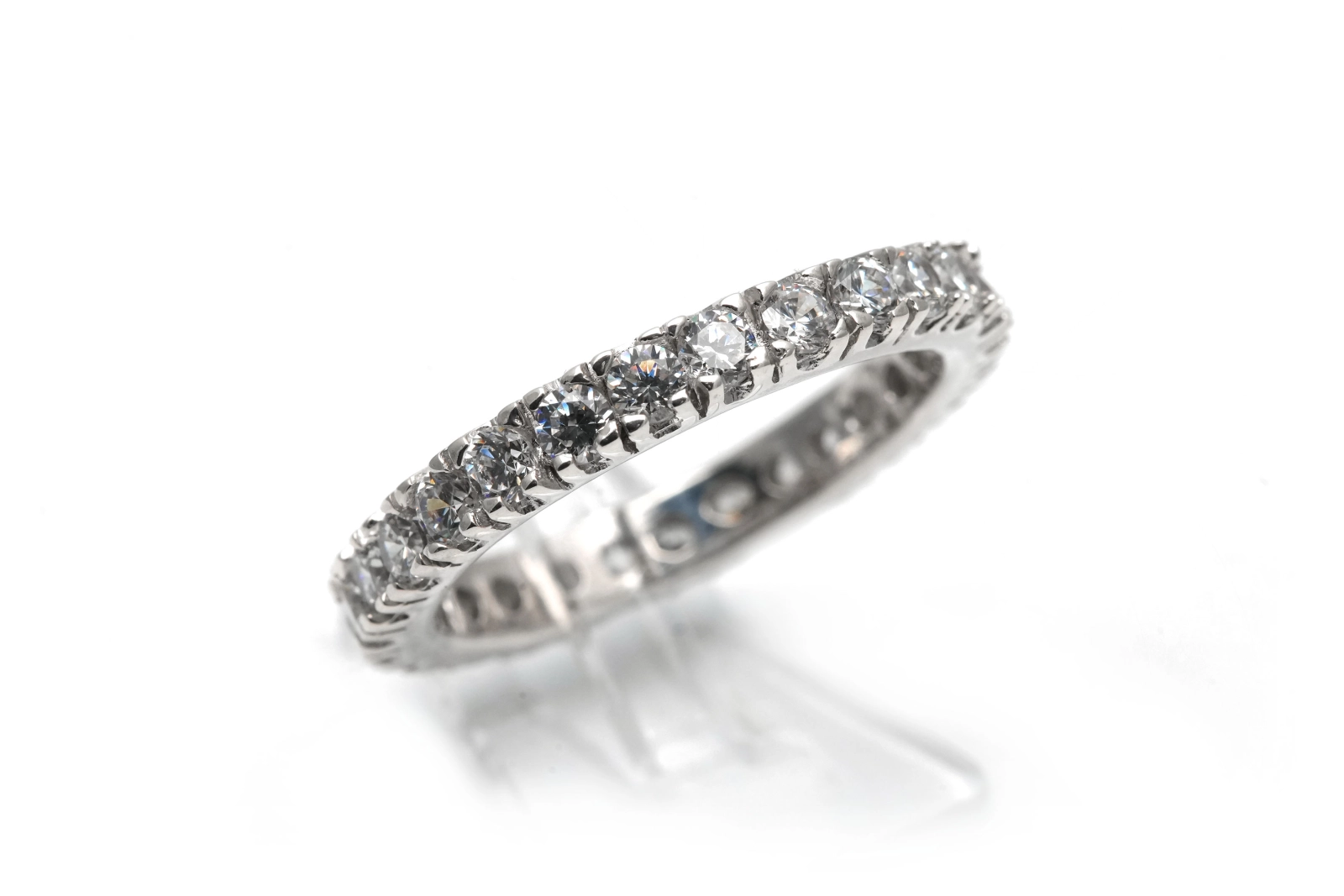Alliance américaine contemporaine en argent 925 sertie de zirconiums