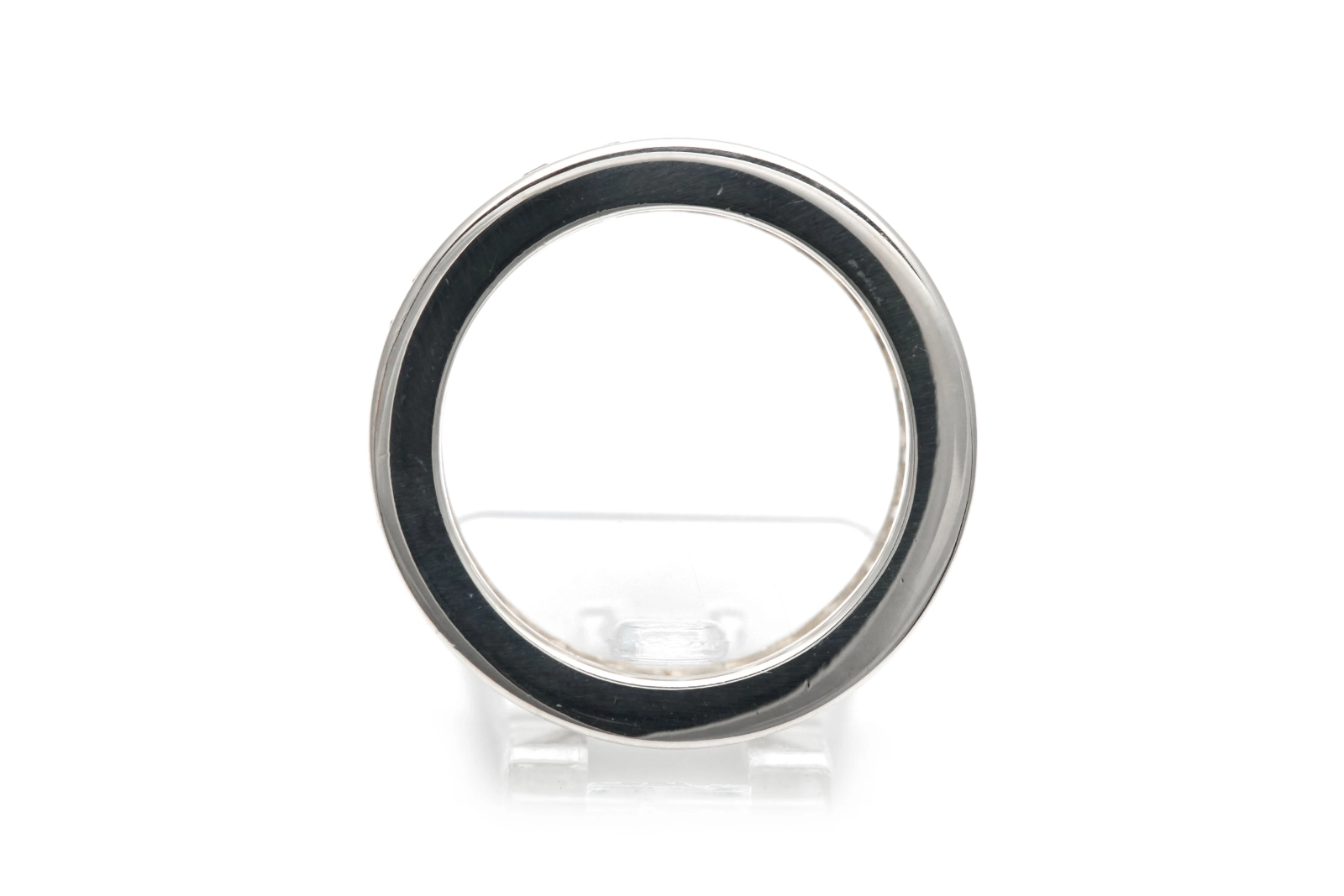 Bague contemporaine en argent 925 sertie de zirconiums