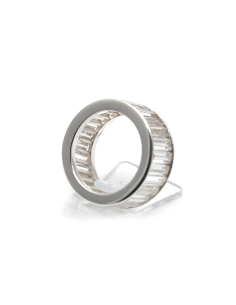Bague contemporaine en argent 925 sertie de zirconiums