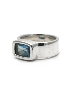 Bague contemporaine en argent 925 sertie d'une topaze