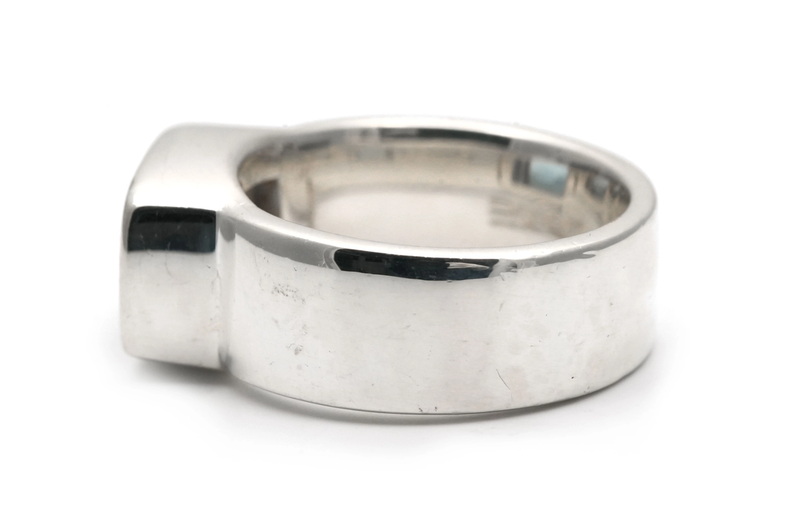 Bague contemporaine en argent 925 sertie d'une topaze