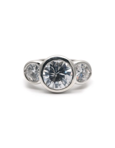 Bague contemporaine en argent 925 sertie de zirconiums