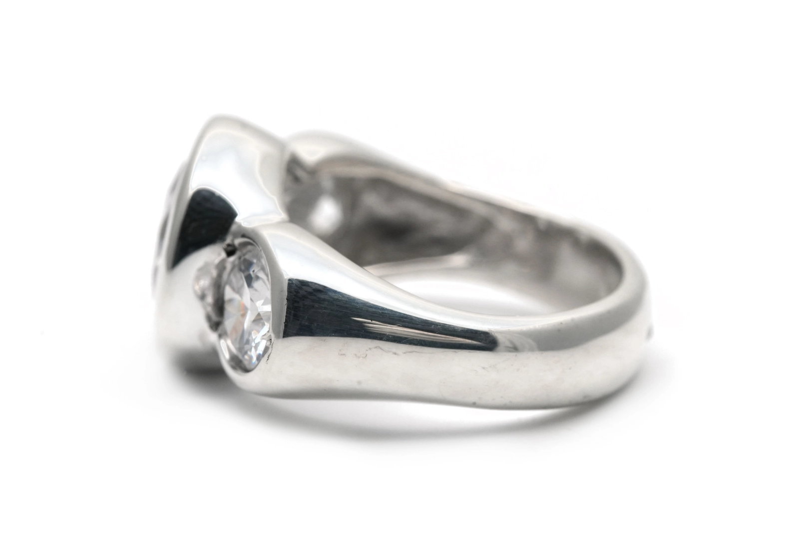 Bague contemporaine en argent 925 sertie de zirconiums