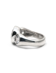 Bague contemporaine en argent 925 sertie de zirconiums