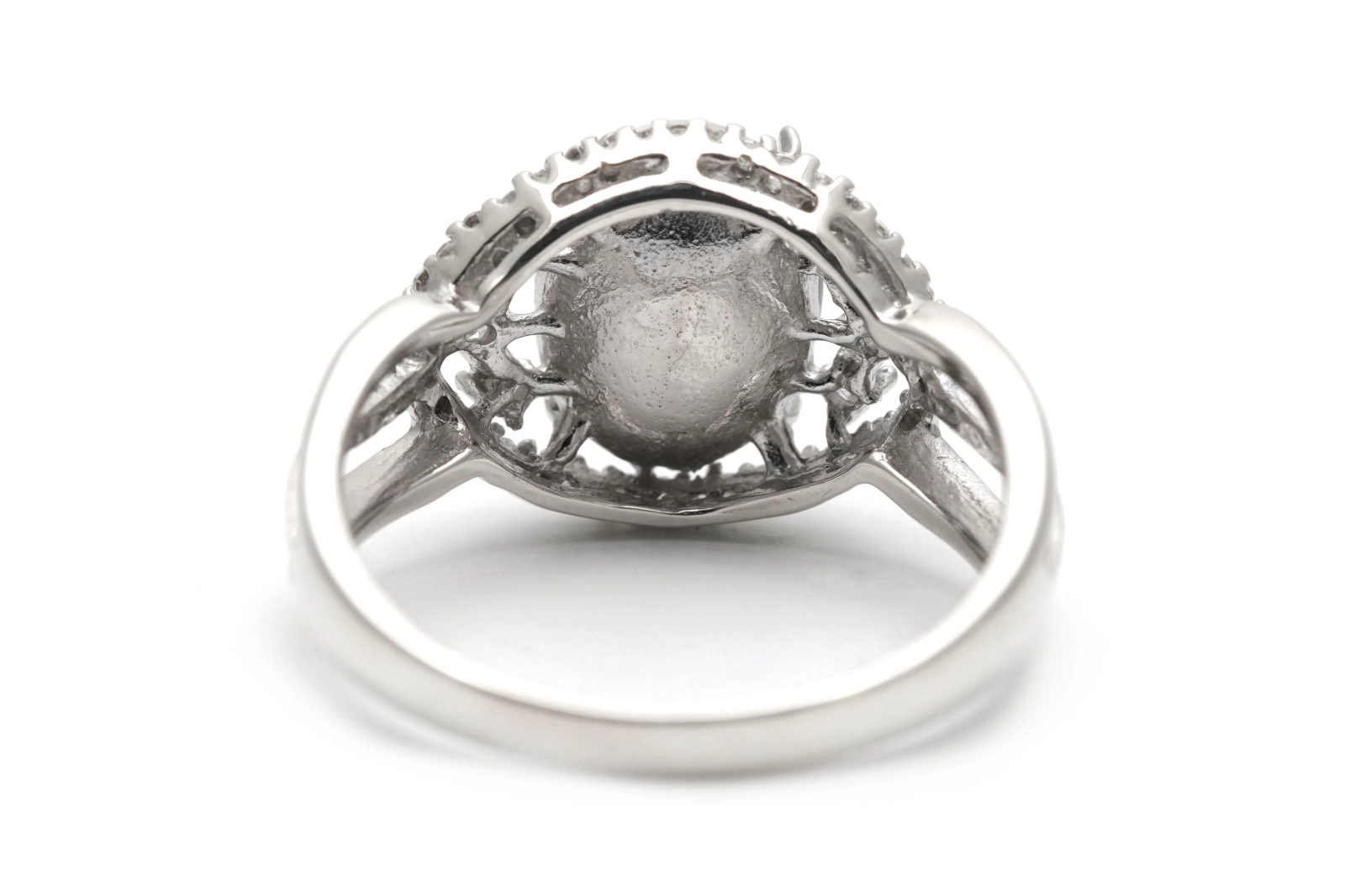 Bague contemporaine en argent 925 sertie d'une pierre de lune et de zirconiums