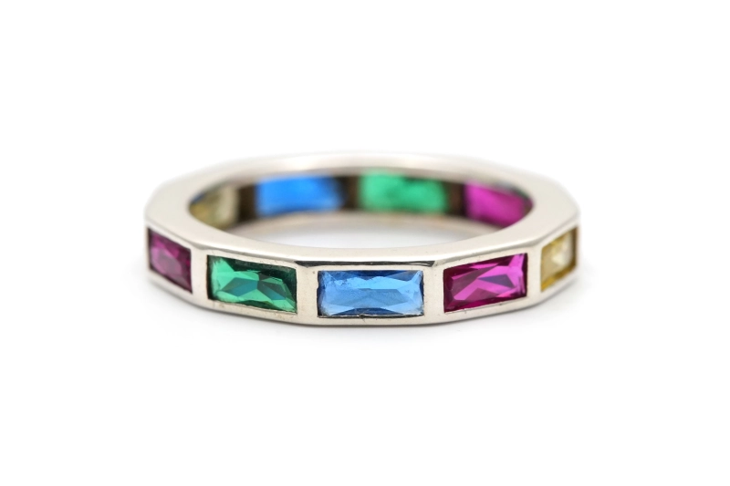 Bague contemporaine en argent 925 sertie de zirconiums