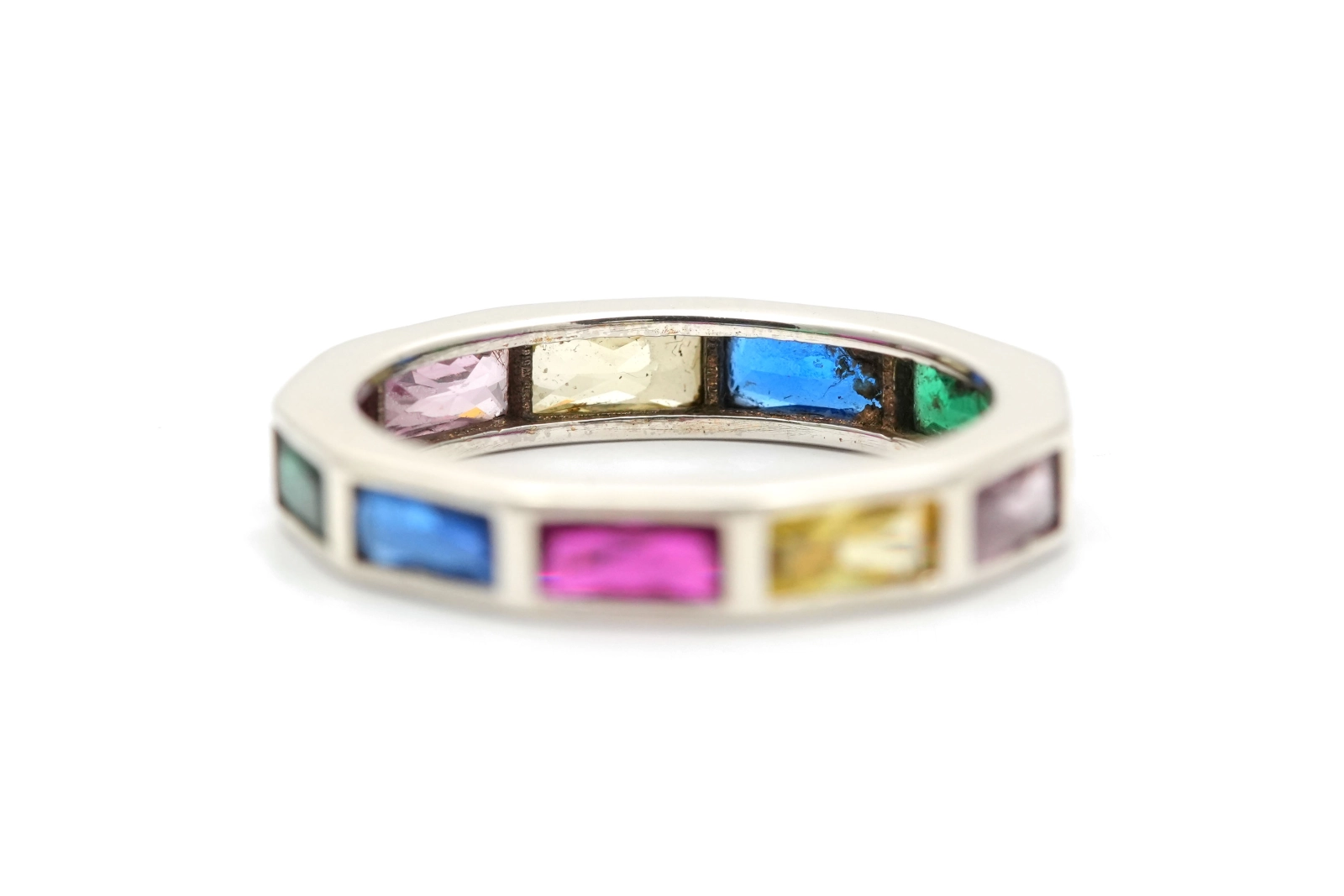 Bague contemporaine en argent 925 sertie de zirconiums