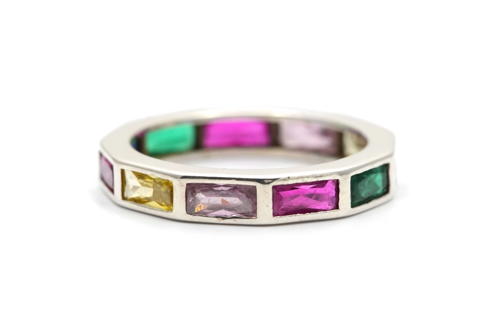 Bague contemporaine en argent 925 sertie de zirconiums