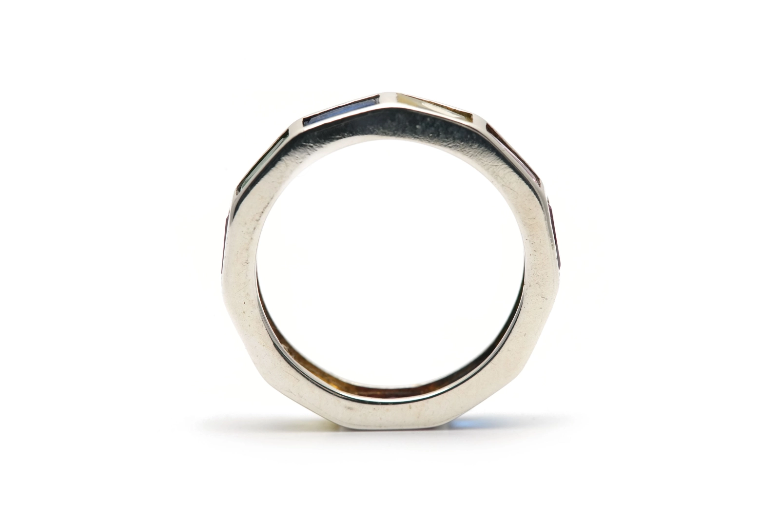 Bague contemporaine en argent 925 sertie de zirconiums