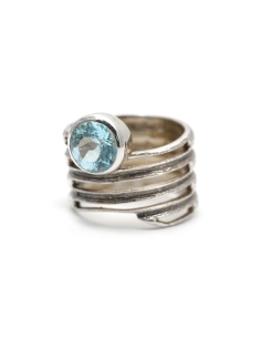 Bague contemporaine en argent 925 sertie d'une topaze