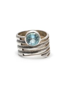 Bague contemporaine en argent 925 sertie d'une topaze