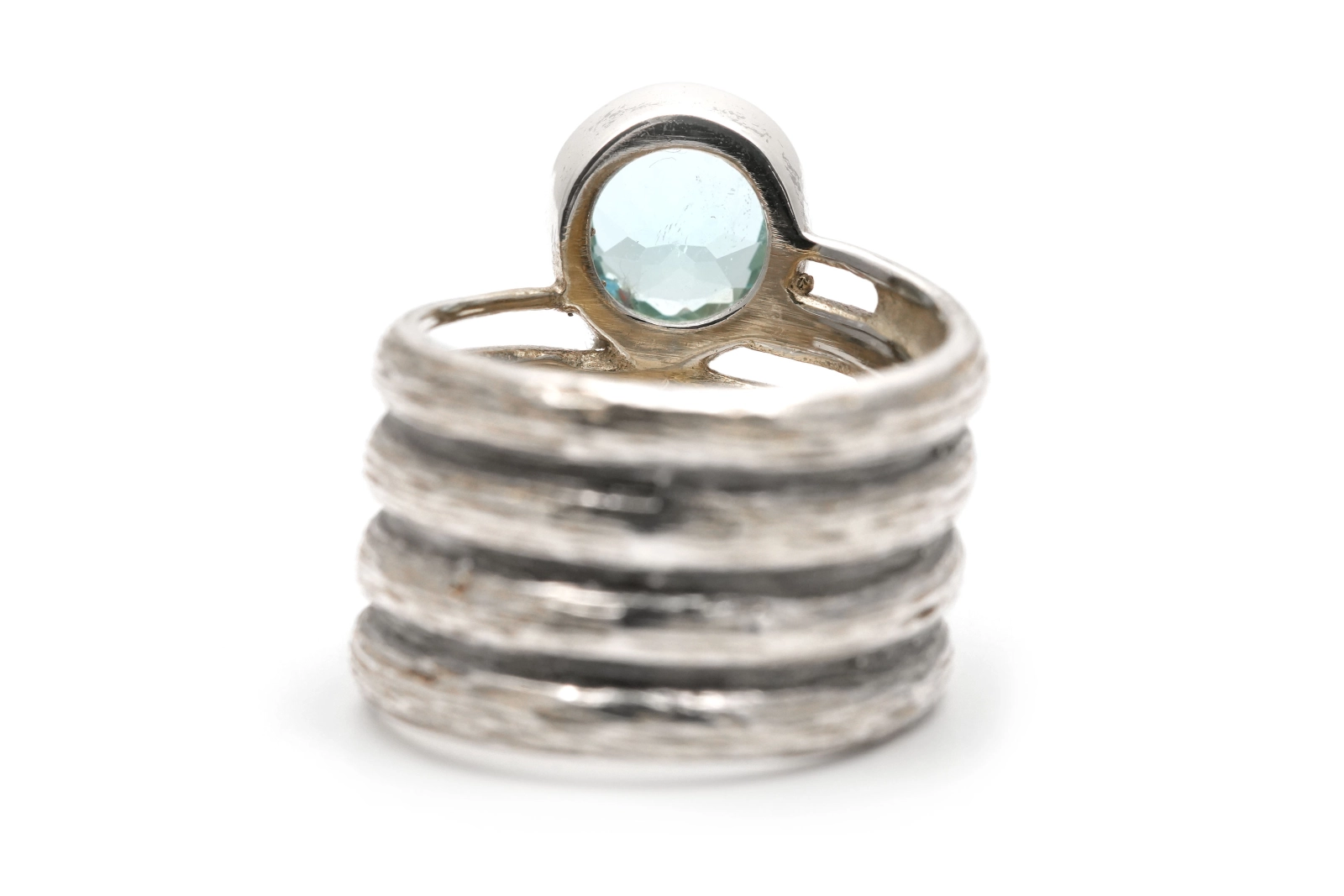 Bague contemporaine en argent 925 sertie d'une topaze