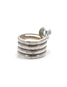 Bague contemporaine en argent 925 sertie d'une topaze