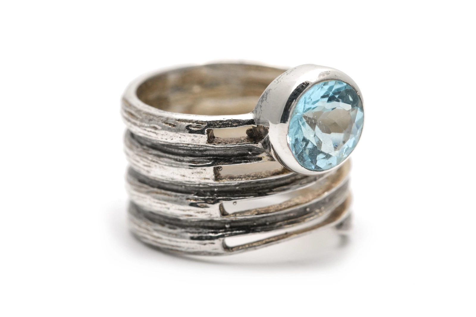Bague contemporaine en argent 925 sertie d'une topaze