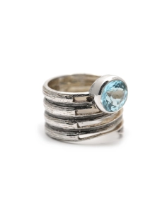 Bague contemporaine en argent 925 sertie d'une topaze