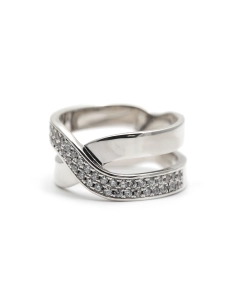 Bague contemporaine en argent 925 sertie de zirconiums