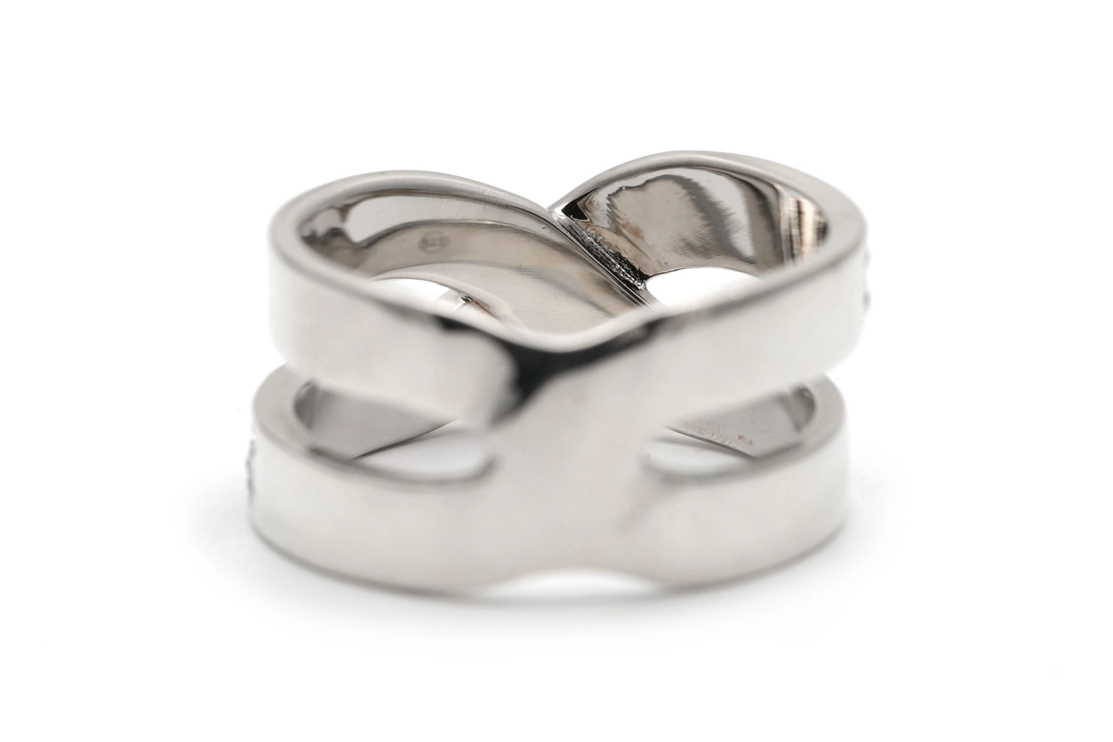 Bague contemporaine en argent 925 sertie de zirconiums