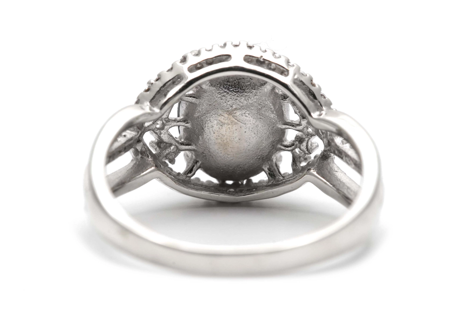 Bague contemporaine en argent 925 sertie d'une améthyste et de zirconiums