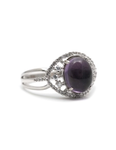 Bague contemporaine en argent 925 sertie d'une améthyste et de zirconiums