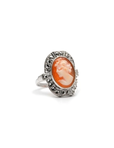 Bague Années 50 en argent 835 sertie d'un camée et de marcassites