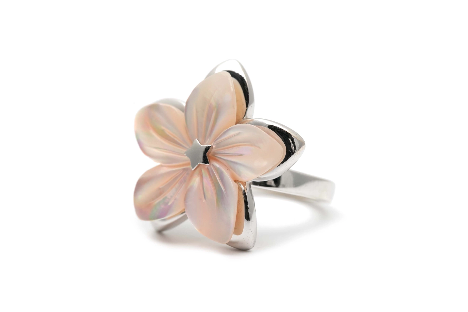 Bague contemporaine en argent 925 sertie de nacre