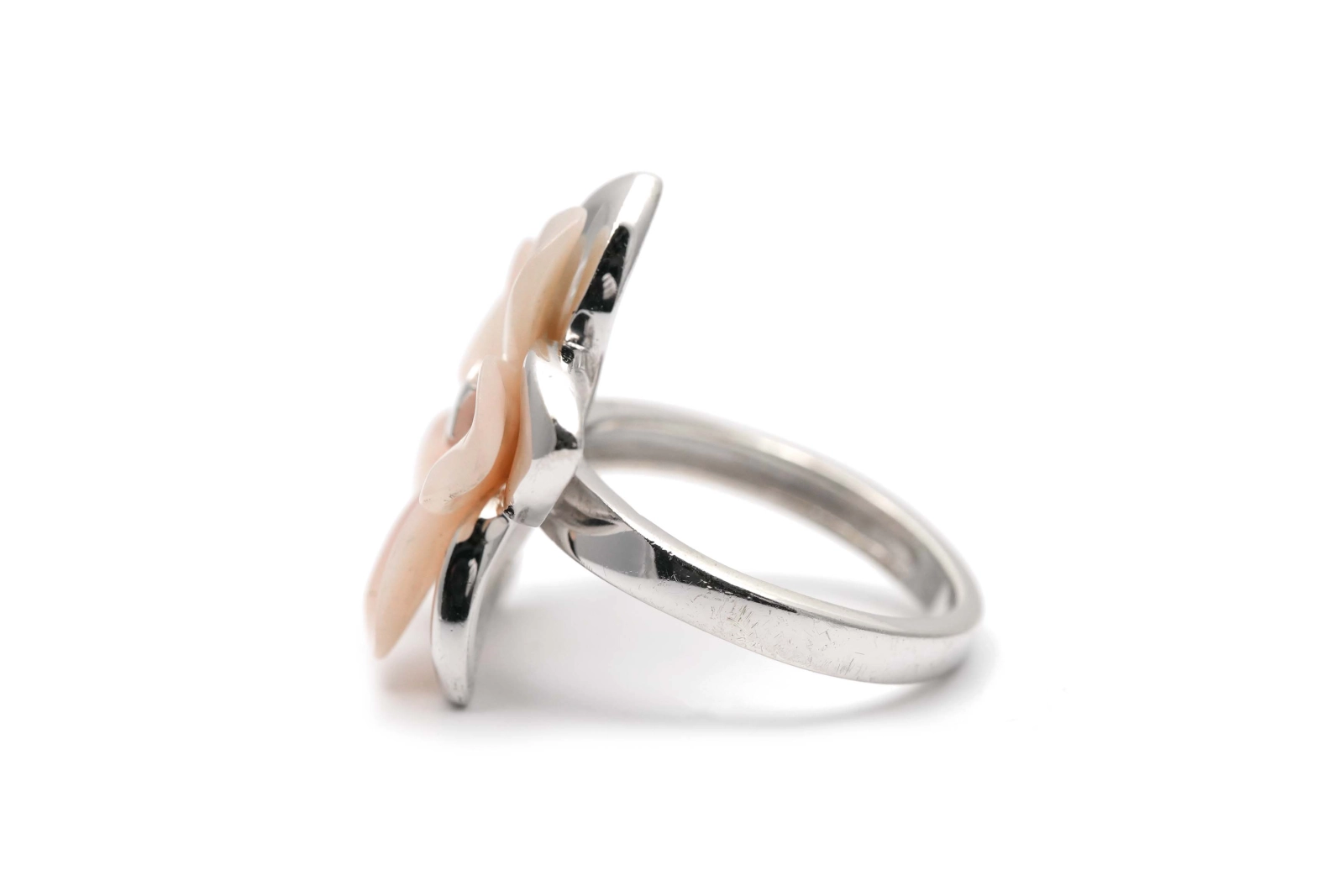 Bague contemporaine en argent 925 sertie de nacre