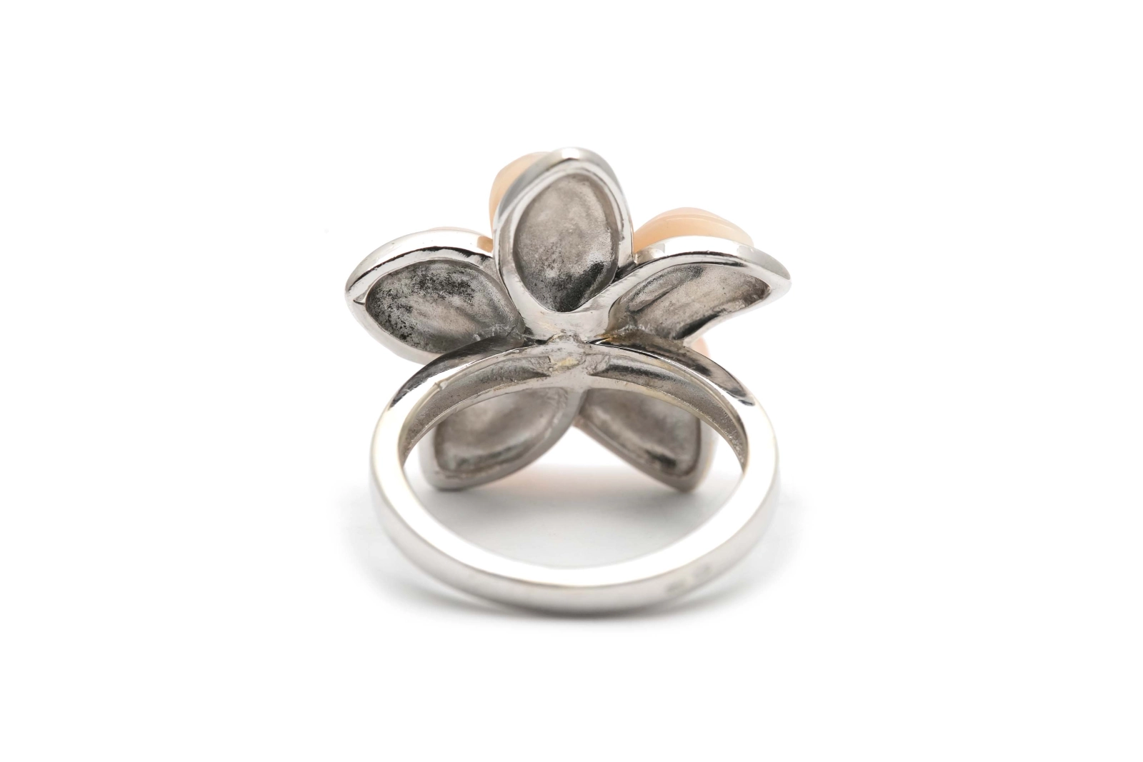 Bague contemporaine en argent 925 sertie de nacre