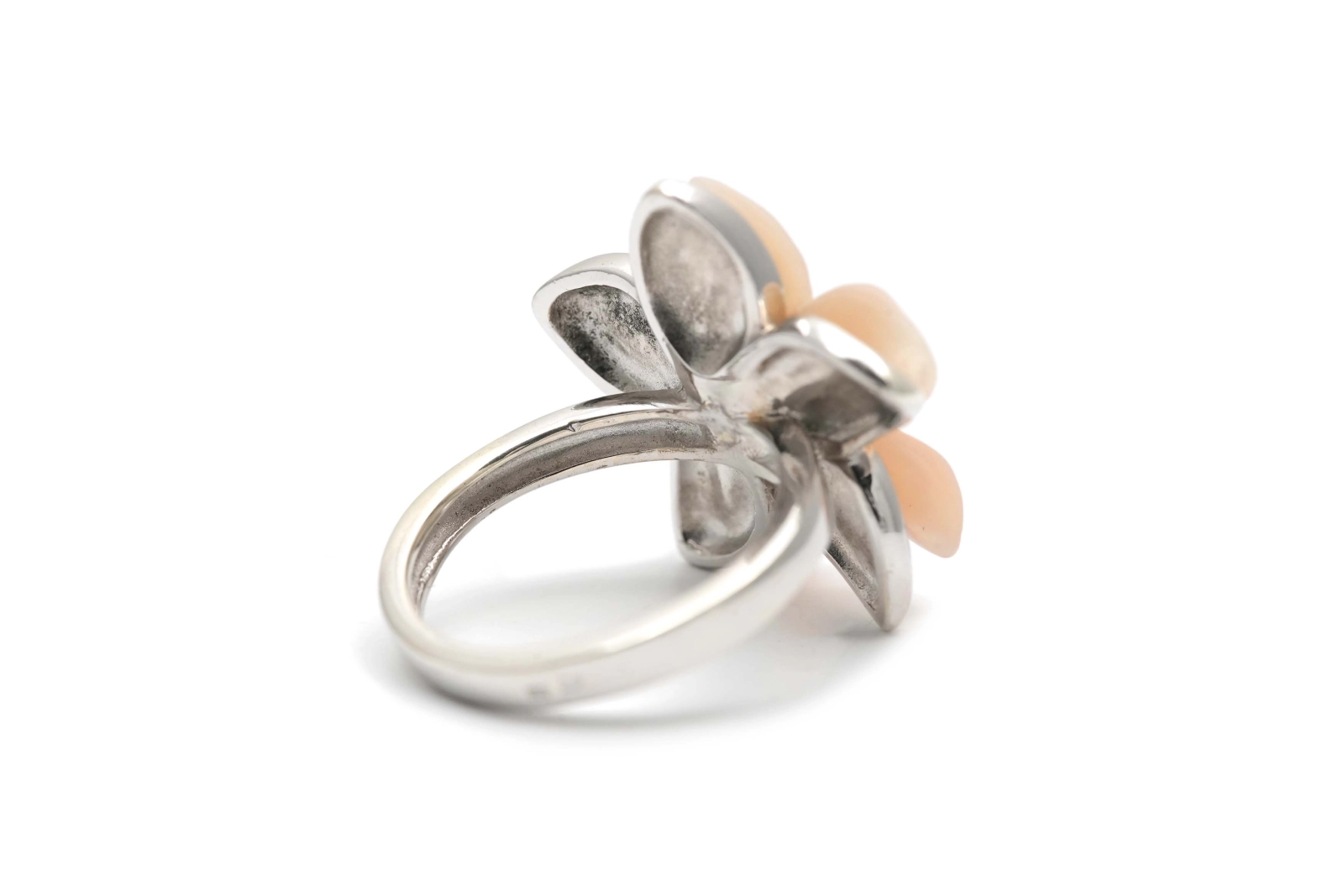 Bague contemporaine en argent 925 sertie de nacre