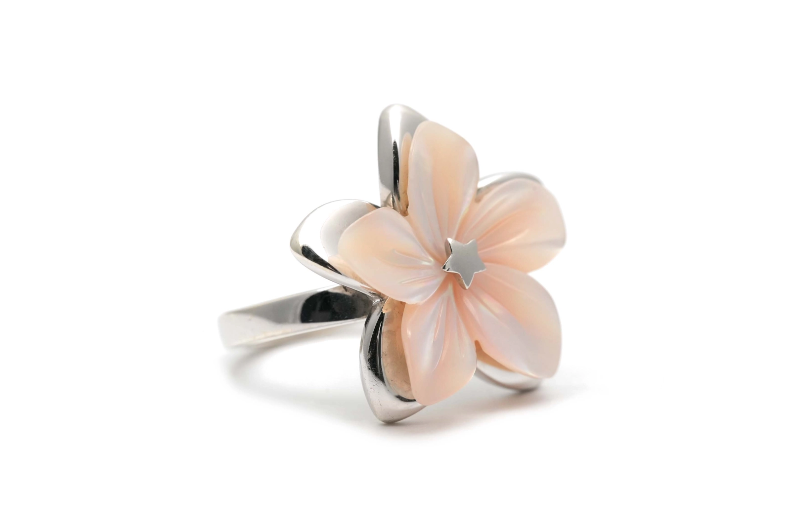 Bague contemporaine en argent 925 sertie de nacre