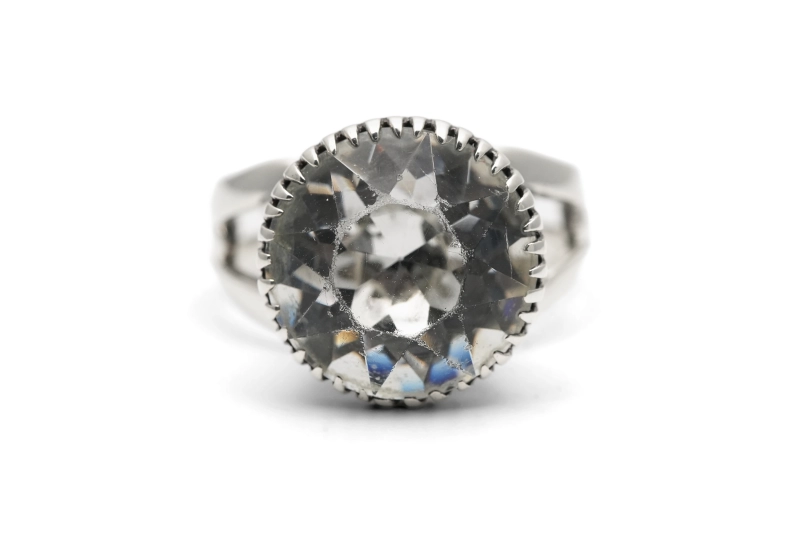 Bague Art Déco en argent sertie de strass
