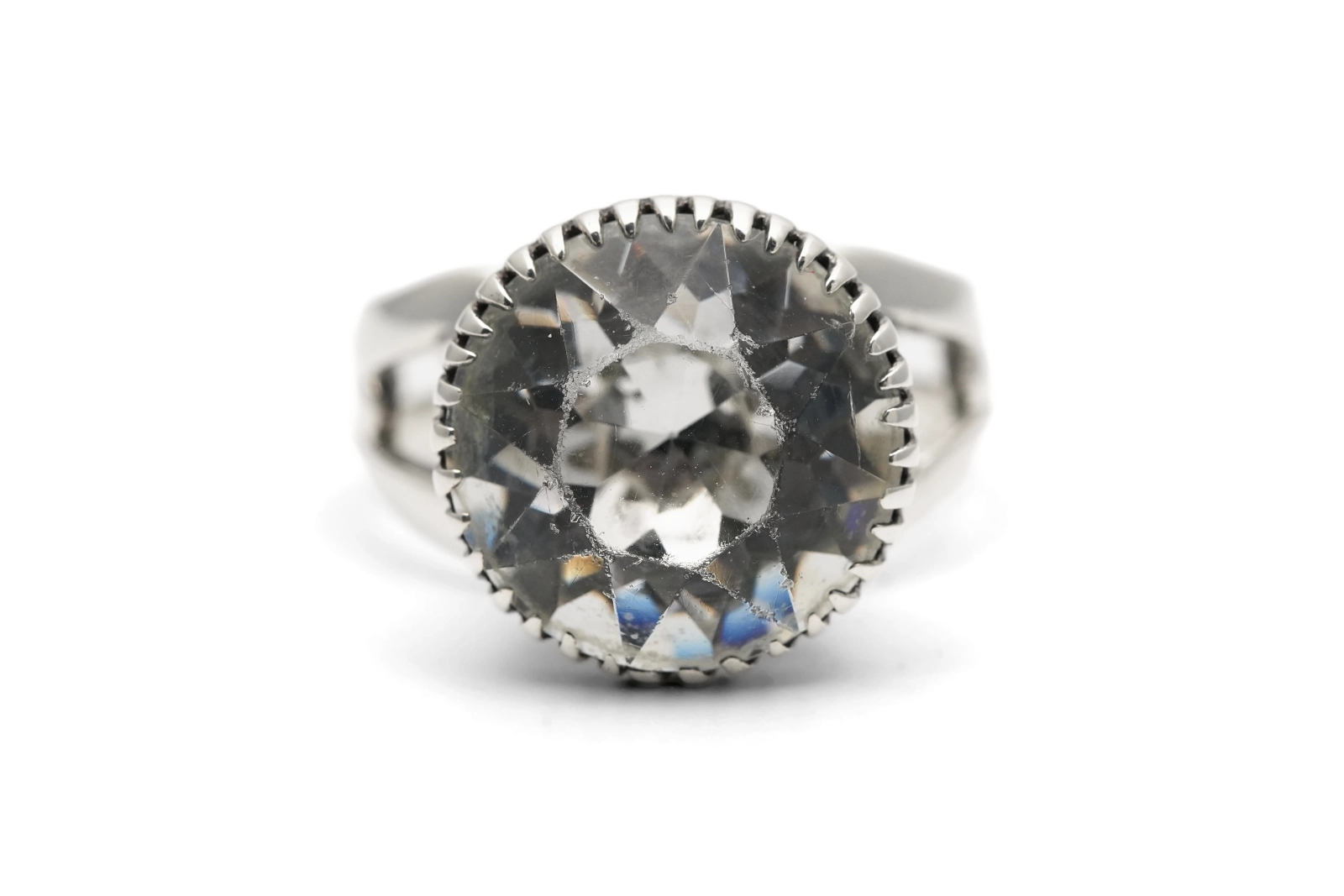 Bague Art Déco en argent sertie de strass