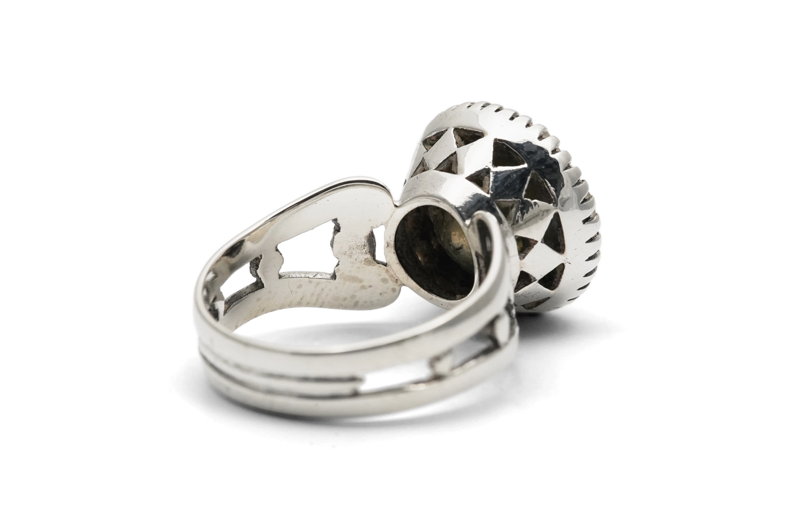 Bague Art Déco en argent sertie de strass